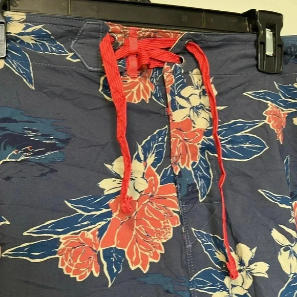 Patagonia Hawaiian board floral  shorts - Picture 3 of 8